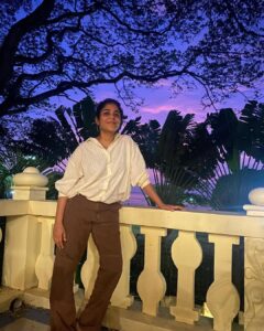 Srinda Instagram - Brownie W icecream 😋
 👖 @iamthatshop 
 👕 @paher.in 

#cosnsiousclothing #thrifted  #fav 
#70s  #retro #inspired  #vintage #fashion 
@gayu_inkb @parummaa