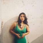 Srinda Instagram - #sunkissed in #green 📸 @anshifpk Makeup & Hair @zara___makeover