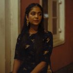 Srinda Instagram - I was calm on the outside, but thinking all the time. ✨ Love this deep blue @rawmango number from @shopcultmodern styled by @sherin.elisabeth.joshy 📸 @alvinvargis 💄 @ashna_aash_ Fort Cochin
