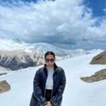 Srishty Rode Instagram – For all those who are asking :- Yes I got this snow right now in the second phase of Gandola (Gulmarg) it was absolutely beautiful 😍❤️ #kashmir