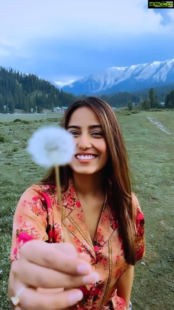 Srishty Rode Instagram - Dil Aawara ❤️ . . . #kashmir #gulmarg #reelsinstagram #reels #srishtyrode #reelitfeelit #reelkarofeelkaro #trending #trendingreels #viral #trendingsongs #travel #travelgram #travelrealindia #traveler #dilaawara