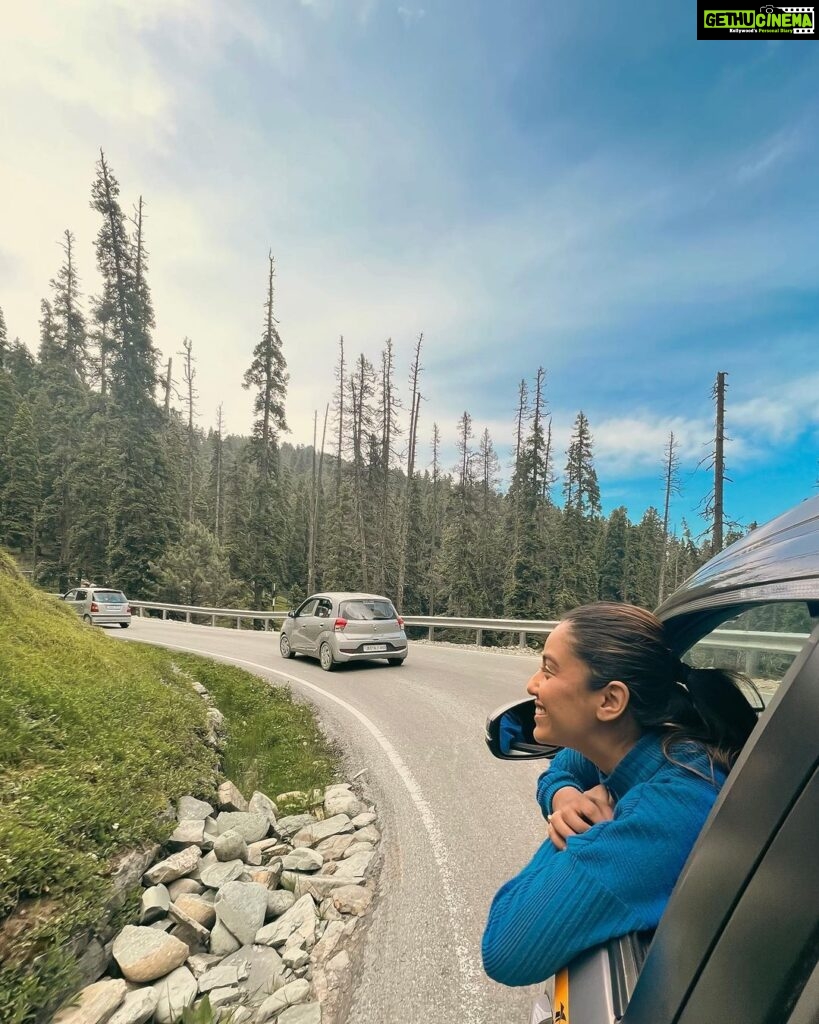 Srishty Rode Instagram - Embrace the winding roads and let the beauty of Gulmarg unfold before you, for it is in the journey that the soul finds solace and the heart discovers serenity #kashmir #gulmarg ❤️