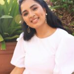 Srushti Dange Instagram - “If you were looking for a sign, here it is” Styled by @puraniii MUA by @hairandmakeupbynive Photographer by @varuun.jpg #photooftheday #beautiful #photography #happy #picoftheday #cute #srushtidange #like4like #travel #style #summer #instadaily #fitness #food #fun #beauty #instalike #smile #cookuwithcomali #music #ootd #instamood #cwc #cookwithcomali #cookwithcomali4 #cookwithcomaliseason4