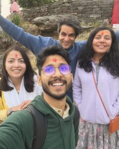 Sunny Hinduja Instagram - “दिल है कहीं पहाड़ों में..थोड़ा सा कहीं है किनारों में “

#mountains #love #breaktime #happiness #shootdiaries #wandering
