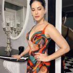 Sunny Leone Instagram - Such a pretty dress! Outfit by @khushburathodlabel Jewellery by @shayagrams Styled by @hitendrakapopara Fashion Team @tanyakalraaa @sarinabudathok HMU @kin_vanity