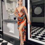 Sunny Leone Instagram - Such a pretty dress! Outfit by @khushburathodlabel Jewellery by @shayagrams Styled by @hitendrakapopara Fashion Team @tanyakalraaa @sarinabudathok HMU @kin_vanity