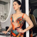 Sunny Leone Instagram - Such a pretty dress! Outfit by @khushburathodlabel Jewellery by @shayagrams Styled by @hitendrakapopara Fashion Team @tanyakalraaa @sarinabudathok HMU @kin_vanity