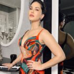 Sunny Leone Instagram - Such a pretty dress! Outfit by @khushburathodlabel Jewellery by @shayagrams Styled by @hitendrakapopara Fashion Team @tanyakalraaa @sarinabudathok HMU @kin_vanity