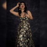 Sunny Leone Instagram - About my night! Outfit by @whencut_goddamn Earrings by @maaliciousjewelry Styled by @hitendrakapopara Fashion Team @tanyakalraaa @sarinabudathok HMU @scottf_beauty Assisted by @shefali.makeuphair Photographer: @ishanzaka Photography Assistant: @vikrant_ry