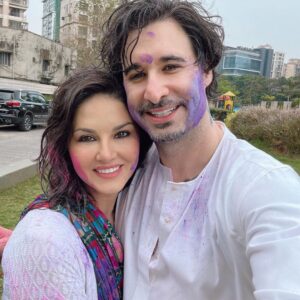 Sunny Leone Instagram - Holi part 1! So much fun!! 

@dirrty99 @doll_0229 @rashimaniar @sunnyrajani Akbar and Atlantis family!