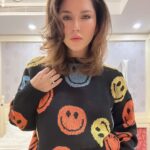 Sunny Leone Instagram - Good morning!! Outfit by @materialgbyprishakritika Styled by @hitendrakapopara Fashion Team @tanyakalraaa @sarinabudathoki