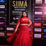 Surabhi Instagram - @surofficial Looks ravishing in red at the #SIIMA2022 Red Carpet!❤️ Sponsors: @wolf777newsofficial @confidentgroupofficial @sky_exch_ #NVYTV @bharathicementofficial @marsgalaxyindia @hindwarehomes @parleproducts @easemytrip @canarabankinsta @cocacola_india #Wolf777 #ConfidentGroup #SkyExchnet #NVYTV #BharathiCement #Galaxychocolate #Hindware #Parlefulltossbaked #Easemytrip #Canarabank # #cocacola #SIIMA2022 #10YearsofSIIMA #RedCarpet