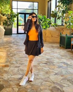 Surabhi Instagram - Soaking in some ☀️ rays 

Photo credits 💖📸 @_smitapuranik 😘

#vacayvibes 🌴 #surofficial #surabhi #surbhi