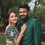 Swara Bhaskar Instagram - Like a Queen in green courtesy my fave @rahulmishra_7 … Giving @fahadzirarahmad also princely vibes! 💚💚💚 Outfits: @rahulmishra_7 Jewellery: @khannajewellerskj . Styling: @a.bee.at.work @prifreebee Make-Up: @makeupbypoojagosain Hair : @lawangtamang95_delhei @anukaushikstudio Photographs: @tarunchawlaphotography Delhi दिल्ली