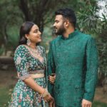 Swara Bhaskar Instagram - Like a Queen in green courtesy my fave @rahulmishra_7 … Giving @fahadzirarahmad also princely vibes! 💚💚💚 Outfits: @rahulmishra_7 Jewellery: @khannajewellerskj . Styling: @a.bee.at.work @prifreebee Make-Up: @makeupbypoojagosain Hair : @lawangtamang95_delhei @anukaushikstudio Photographs: @tarunchawlaphotography Delhi दिल्ली