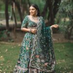 Swara Bhaskar Instagram - Like a Queen in green courtesy my fave @rahulmishra_7 … Giving @fahadzirarahmad also princely vibes! 💚💚💚 Outfits: @rahulmishra_7 Jewellery: @khannajewellerskj . Styling: @a.bee.at.work @prifreebee Make-Up: @makeupbypoojagosain Hair : @lawangtamang95_delhei @anukaushikstudio Photographs: @tarunchawlaphotography Delhi दिल्ली