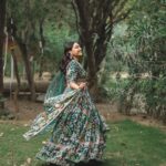 Swara Bhaskar Instagram - Like a Queen in green courtesy my fave @rahulmishra_7 … Giving @fahadzirarahmad also princely vibes! 💚💚💚 Outfits: @rahulmishra_7 Jewellery: @khannajewellerskj . Styling: @a.bee.at.work @prifreebee Make-Up: @makeupbypoojagosain Hair : @lawangtamang95_delhei @anukaushikstudio Photographs: @tarunchawlaphotography Delhi दिल्ली