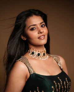 Swathishta Krishnan Instagram - 💚💚 . . . . . . styling @paviiiee_08 Wearing @savinidii_official Accessories @mspinkpantherjewel Makeover @chisellemakeupandhair Captured by @gilbertphotographer