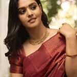 Swathishta Krishnan Instagram - Few more ❤️ . . . . . Wearing @swarnasaris Jewellery @mspinkpantherjewel