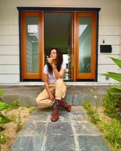 Taapsee Pannu Instagram - A month long holiday, travelling is happiness but making yourself feel like at home on these trips makes me happiest. 
New York-San Francisco-Los Angeles-Las Vegas-San Diego-Miami 
#FeelAtHome #AirbnbPartner
Thank you @airbnb