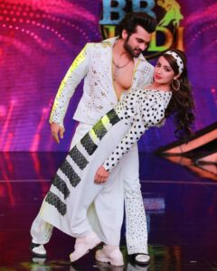 Tejaswi Madivada Instagram - Retro special 🕺🏻💃🏼
Don’t miss to watch bb jodi today at 9pm 😍

Hair &makeup @noveltalesofbeauty @sai_hairstylist 

#retro #retrolook #shoot #reality #show #akhilsarthak #tejaswi