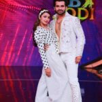 Tejaswi Madivada Instagram - Retro special 🕺🏻💃🏼 Don’t miss to watch bb jodi today at 9pm 😍 Hair &makeup @noveltalesofbeauty @sai_hairstylist #retro #retrolook #shoot #reality #show #akhilsarthak #tejaswi