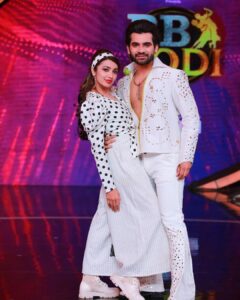 Tejaswi Madivada Instagram - Retro special 🕺🏻💃🏼
Don’t miss to watch bb jodi today at 9pm 😍

Hair &makeup @noveltalesofbeauty @sai_hairstylist 

#retro #retrolook #shoot #reality #show #akhilsarthak #tejaswi