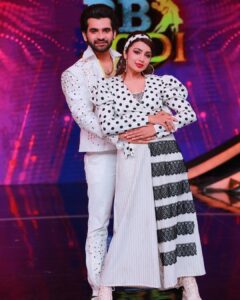 Tejaswi Madivada Instagram - Retro special 🕺🏻💃🏼
Don’t miss to watch bb jodi today at 9pm 😍

Hair &makeup @noveltalesofbeauty @sai_hairstylist 

#retro #retrolook #shoot #reality #show #akhilsarthak #tejaswi