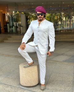 Thakur Anoop Singh Instagram - Maharana Pratap Jayanthi par aap sabhi ko is Kshatriya Rajput yoddha Ki taraf Se shubhkaamnayen!! 🙏 

All set to deliver my speech in my best traditional wear of #Rajputana! 

#veerbhogyavasundhara #rajputana #udaipur #rajasthan #hindu #rajput #maharanapratap