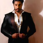 Thakur Anoop Singh Instagram - Ready for Friday Night Vibing 🖤