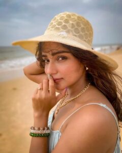 Tuhina Das Instagram - Hello Sunday! ☀️

#sundayvibes #throwback #ootd #tuhinadas
