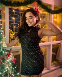 Tuhina Das Instagram - Merry Christmas!! ✨ 🎄 May this day bring more joy to your lives ❤️
#christmas #christmas2022 #christmaslights #tuhinadas