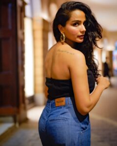 Tuhina Das Instagram - Look back, and slay!

#instagood #instagram #instalike #glamup #goodvibes #SlayingTheGame #tuhinadas

@freakinsindia