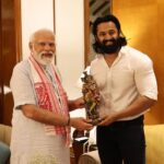 Unni Mukundan Instagram - This is the most electrifying post from this account! 🔥 thank you sir, from seeing you afar as a 14 year old and now finally Meeting you, I’m yet to recover ! Your, “Kem cho Bhaila” on stage literally shook me up ! It was one big dream that I had to meet u and talk to you in Gujarati ! It’s done and what a way it has been ! 45 mins of your time, is the best 45 mins of my life ! I will never forget a word you told me… every Advice will be put to practice and implemented ! Aavtha rehjo Sir, JaishriKrsn @narendramodi @pmooffice8
