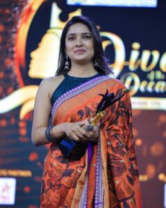 Vani Bhojan Instagram - I am grateful for being recognized ❤️ thank u ☺️ @lishachinnu  Stylist - @priyaa.karan  Saree - @paaprikastore jewellery- @jewelleryatwholesale