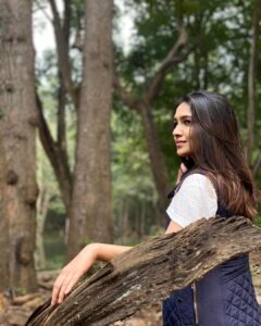 Vani Bhojan Instagram - ❤️