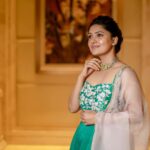 Vani Bhojan Instagram - ❤️ @priyaa.karan @kiransaphotography @rachelstylesmith @magnoliaabyvaaniraghupathy @mspinkpantherjewel @priyaharie