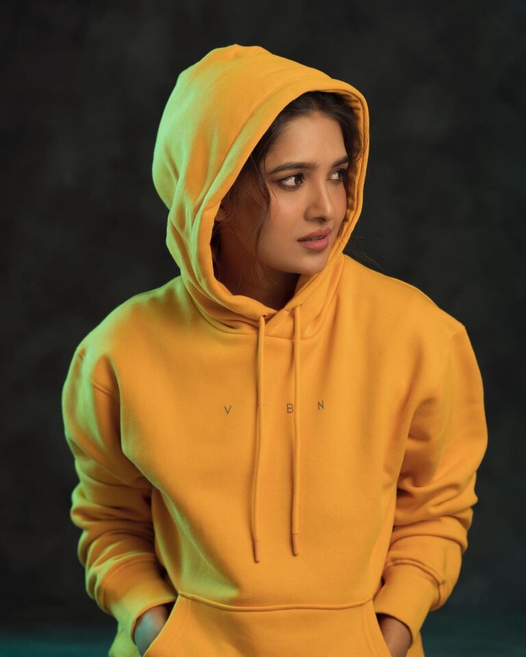 Vani Bhojan Instagram - Hoodie @vybn.in 💛