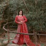 Veena Nair Instagram - Good evening 💕🥰💕 📸 @anulalphotography Styling @nithinju MUA @rajesh_kodungallur 👗 @haldi_the_shestylestore Jewellery @parakkat_jewels Retouch @photos_by_sowraf Ast.cam @nibu_ayodhya Video @arun_c_balachandran . . . . . . . . . . #parakktnatureresortmunnar #veenanair #veenanairbigboss #veenanairarmy #veenanairphotography #veenanairactress #nature #naturephotography #lifestyle #instagram #instagood #instafashion #malayalamsongs #malayalamcinema #indiancinema #tamilactress #tamilcinema #tiktok #viral #trending #bollywood #instadaily #music #model #malayalambiggboss #foryou #beautiful #explore #forever #naturephotography #veena #instafashion Parakkat Nature Resorts