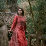 Veena Nair Instagram - ❤️😍❤️ 📸 @anulalphotography Styling @nithinju 👗 @haldi_the_shestylestore shestylestore MUA @rajesh_kodungallur Location @parakkatnatureresortmunnar Jewellery @parakkat_jewels #veenanair #happysoul #bigboss #beconfident #instagram #southindianactress #mallu #malayalam #indiancinemagallery #malayalam cinema #smartpixmedia #instapost Parakkat Nature Resorts