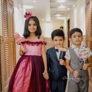 Veena Nair Instagram - അമ്പാടിയുടെ ബർത്ഡേയ് ഇത്രേയും മനോഹരമാക്കിയത് ടിയകുട്ടിയുടെ പ്രെസെൻസ് ആണ് .താങ്ക്സ് നിമിഷമുത്തേ ,അധികുട്ടൻ ,
രമേഷ്ച്ചേട്ടൻ .ഒത്തിരി സ്നേഹം ഒത്തിരി ഇഷ്ടം .thank you somuch nimisha❤️💞❤️@nimisharajeesh.vlogger 
Location @parakkatnatureresortmunnar
PC @sreeorma

#friendslikefamily #happyvibes #birthday #birthdaysurprise 
#tiyakutty♥️♥️♥️ #ambadi #ambuchandeamma #ambuchan #dhanwin #parakkatnatureresorts