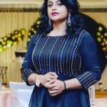 Veena Nair Instagram - Kutti chirikkunnilla,yendo eshttapedazhika undu🤪🤪🤪🤪 👗: @cassidinae._ Jewellery :@lovelookcollections