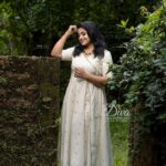Veena Nair Instagram - Onam series 2❤️ PC : @siraj_nazar MC : @sheena_makeup_artist 👗:@diva_womensclothingstore Jewels: @aliqat_jewelshack Styling:@kavithasantosh29 👡:@labeldesiromance Associate: @orange_digital_media