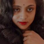 Veena Nair Instagram - Ho vallatha kashttapadu thanne emmathiri trending video cheyyan🤣🤪🤪🤣🤣🤣🤣🤣#reelskerala #gowithtrend😎 #trendingnow #treadingreels #trend #reelvideo #reelsinsta #reelkrofeelkro❤️ #reelsmalayalam #reelslovers #reelsexplore #reelsfavorito #reelshot