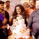 Veena Nair Instagram - birthday celebration full video out n my YouTube channel veevibes. Pls click in link n bio 👆🏻. #veevibesyoutubechannel Thank you for the kidilanCake Cake @cake_n_bake_20 Costume @tanith_design Jewellery @rajadhanigold.and.diamonds