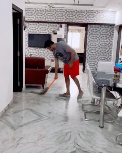 Vennela Kishore Instagram - ‪And its time to take turns at household chores..‬ ‪Dammunte Kaasko‬
‪Dummunte Udsko‬ ‪#SocialDistancing ‬

HAPPY UGADI