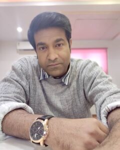 Vennela Kishore Instagram - "Life is like halting a bicycle..Make sure you use the center stand"

Yess..Quote ki Pic ki assal sambandham ledu..But undi lenattu ga raayali..
#AdeyMagicAnte