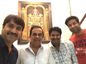 Vennela Kishore Instagram - Spent some priceless time with the King of Comedy and came out stress free..He is all set to join the sets soon🤩🤩🙏🏼🙏🏼
#hailtheking