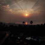 Vennela Kishore Instagram - I waited almost 20 seconds for this one coz “Photography is an art of observation. It has little to do with the things you see and everything to do with the way you see them.” annadu Elliot Erwitt #TheesindiOkkaBodiPhoto🤣 Taj Lands End, Mumbai