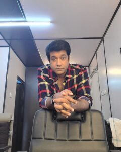 Vennela Kishore Instagram - 🎶🎼Mere haath mein Mera Haath hai
🎼🎶Shoot rukgayi coz Barsaath hai

#DespressoTime